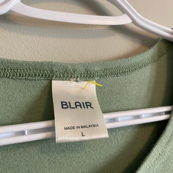 SOLD ✨ Embroidered 3/4 sleeves top 🌿 - Picture 5 of 5